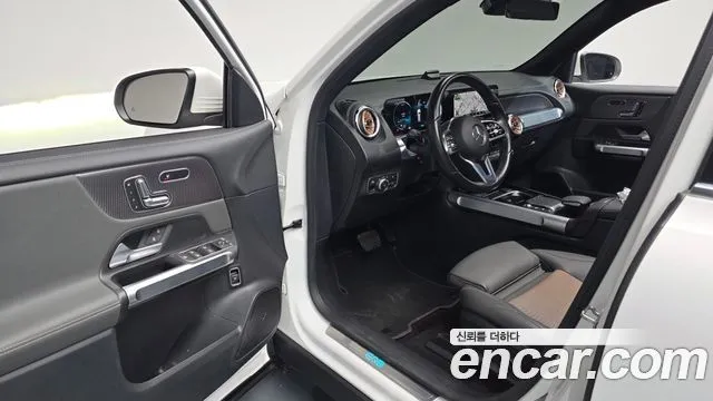 Mercedes-Benz EQB — фото 10