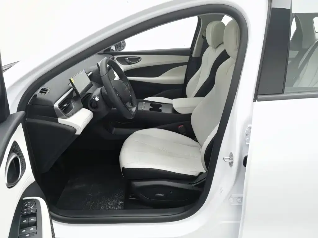 BYD Seal 05 DM-i — фото 8