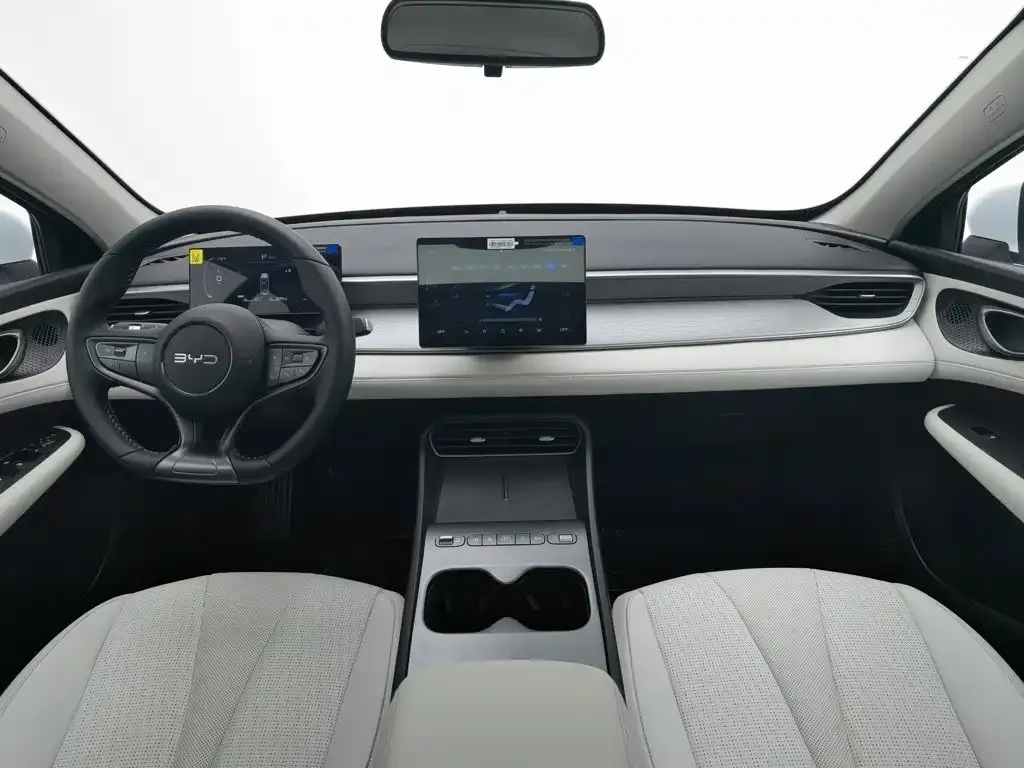 BYD Seal 05 DM-i — фото 10