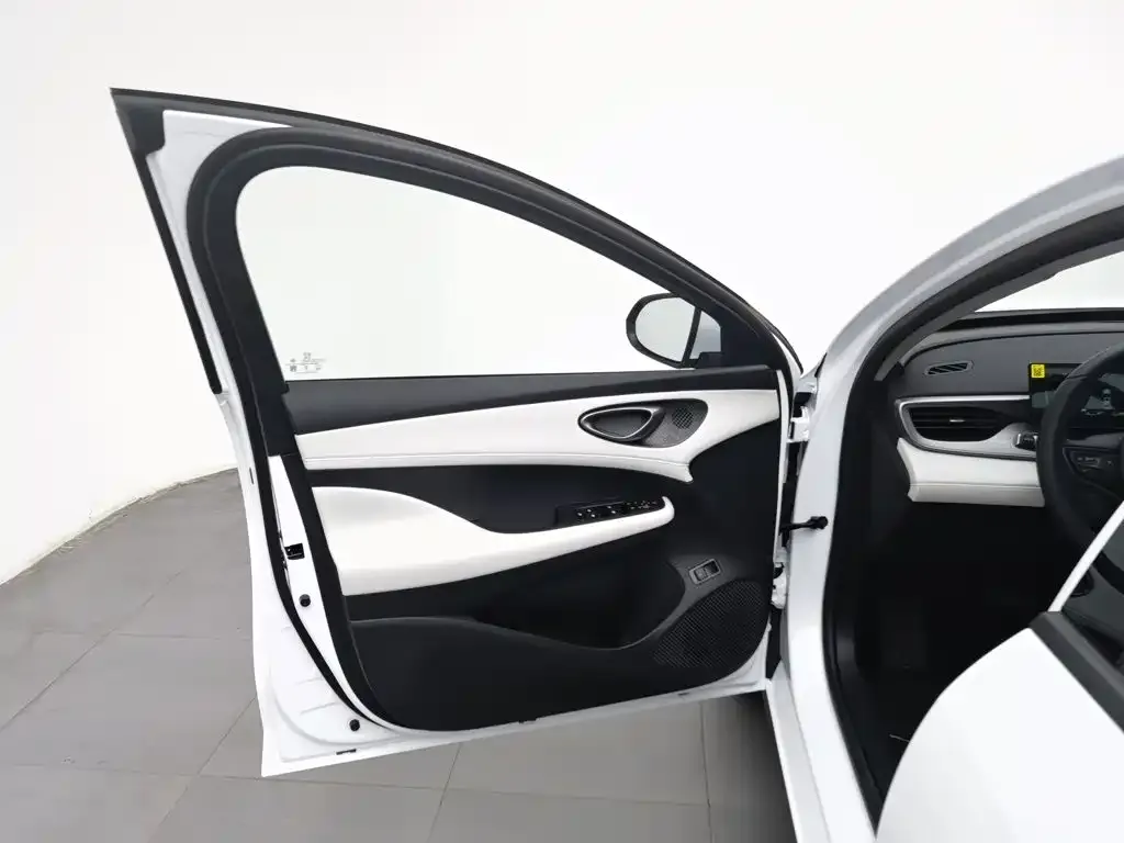BYD Seal 05 DM-i — фото 7