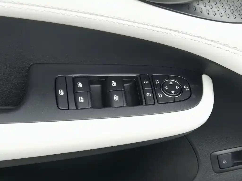 BYD Seal 05 DM-i — фото 6