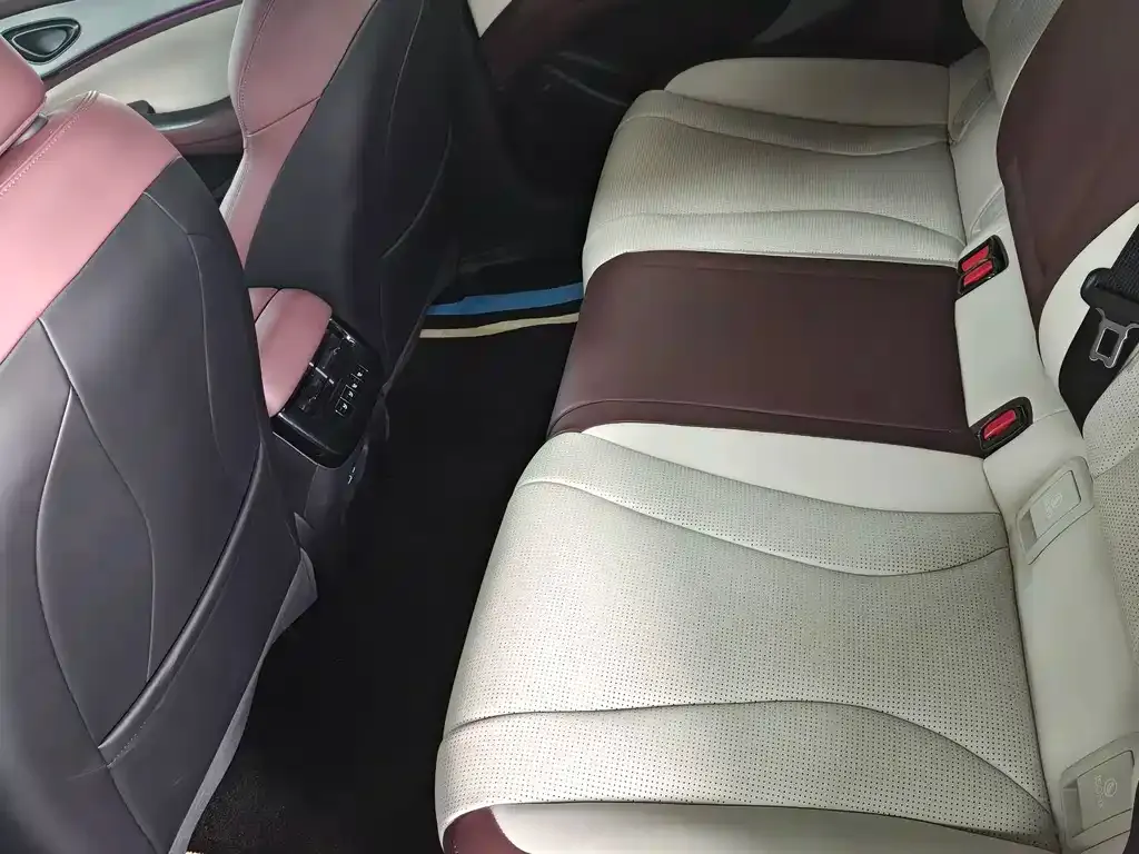BYD Seal 07 DM-i — фото 10