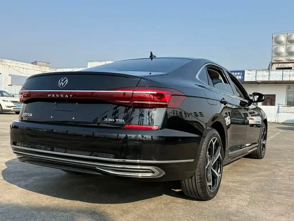 Volkswagen Passat — фото 7