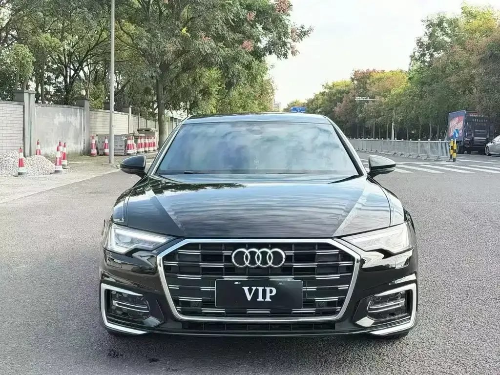 Audi A6L — фото 1