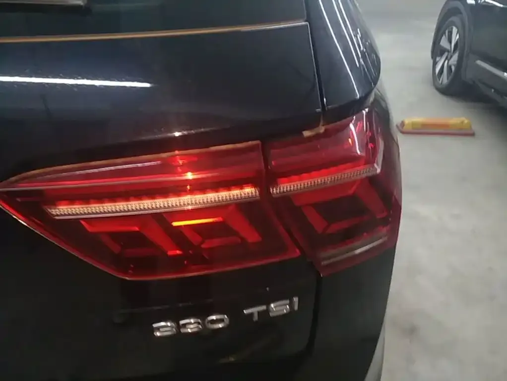 Volkswagen Tiguan L — фото 1