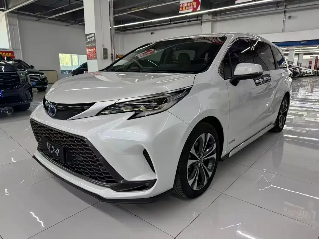 Toyota Granvia — фото 1