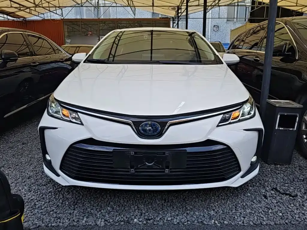 Toyota Corolla — фото 10