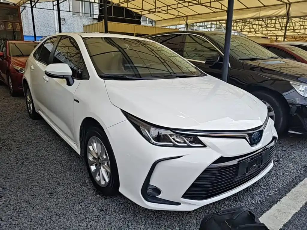 Toyota Corolla — фото 9
