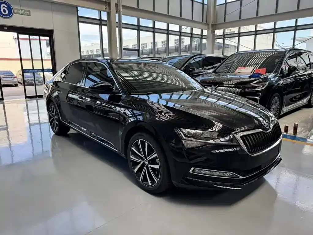 Skoda Superb — фото 8