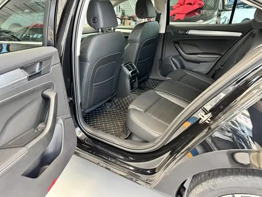 Skoda Superb — фото 2
