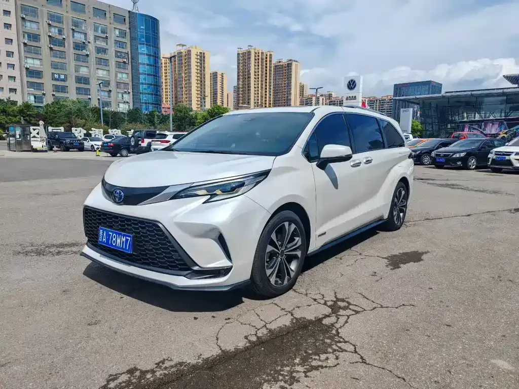 Toyota Granvia — фото 1