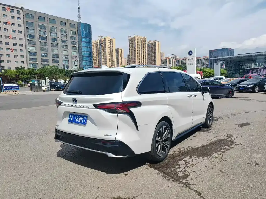 Toyota Granvia — фото 3