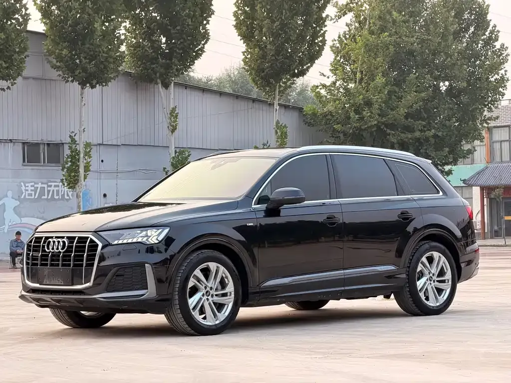 Audi Q7 — фото 1