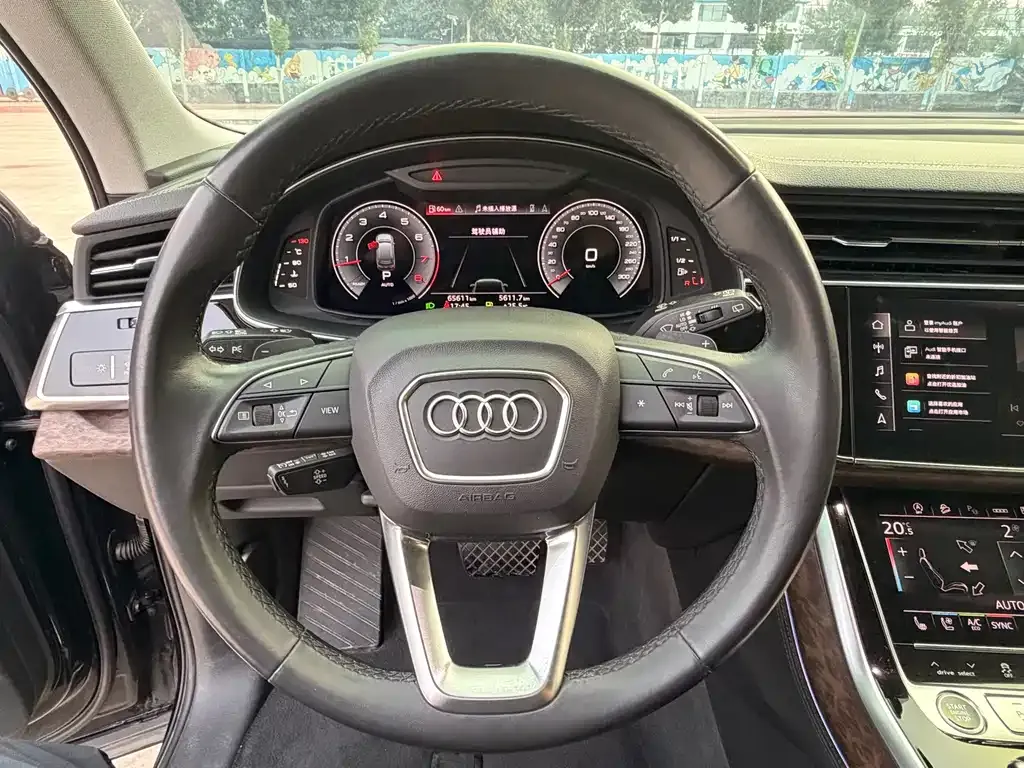 Audi Q7 — фото 9