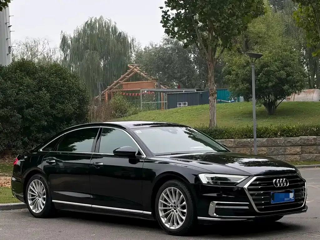 Audi A8 — фото 7
