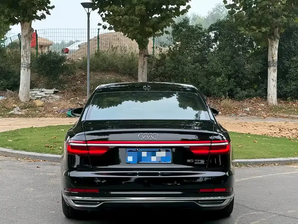 Audi A8 — фото 4