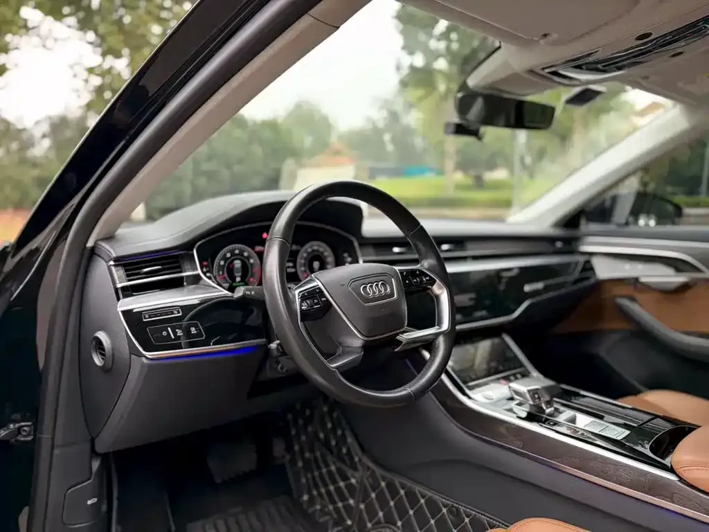 Audi A8 — фото 5