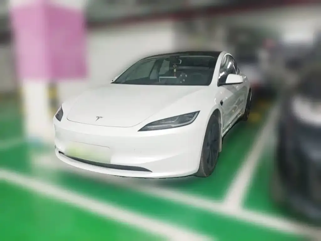 Tesla Model 3 — фото 1