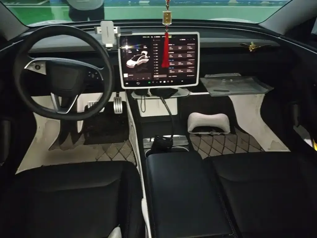 Tesla Model 3 — фото 2