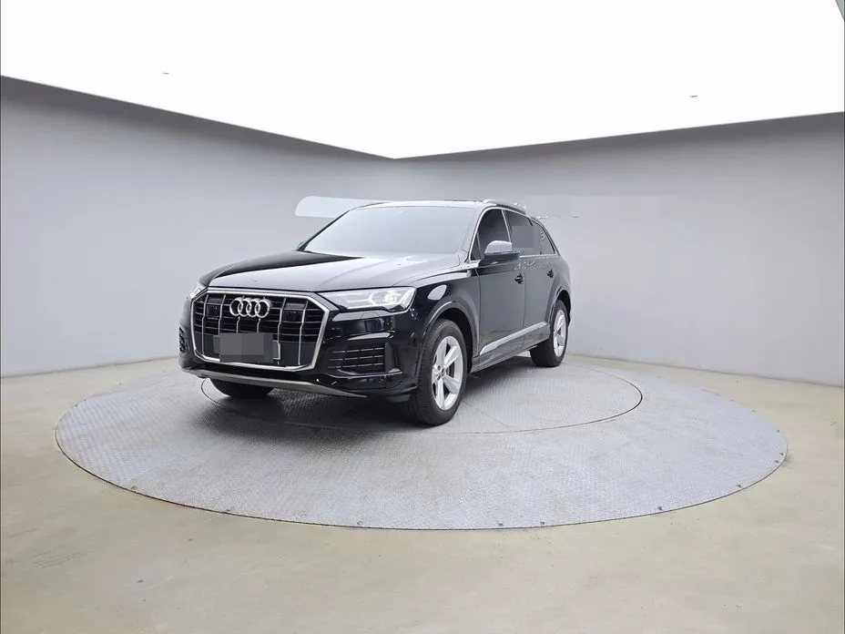 Audi Q7 — фото 1
