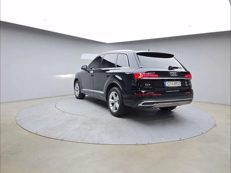 Audi Q7 — фото 9