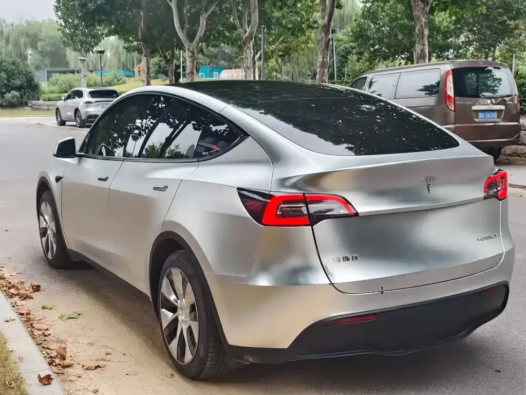 Tesla Model Y — фото 7
