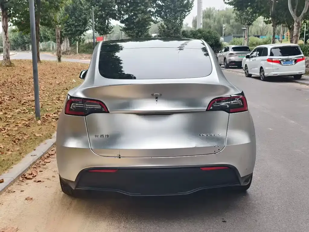 Tesla Model Y — фото 4