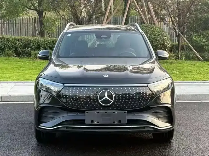 Mercedes-Benz EQB — фото 1