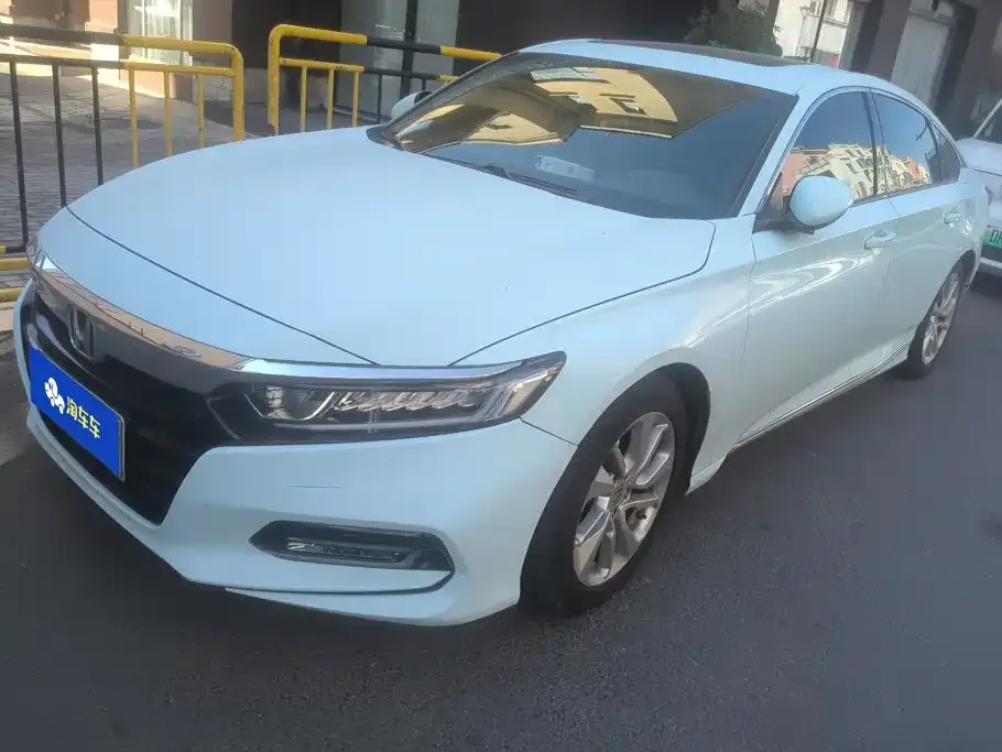 Honda Accord — фото 1
