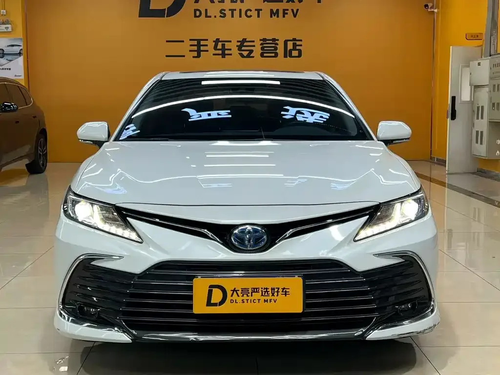 Toyota Camry — фото 5