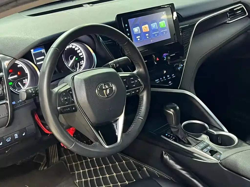 Toyota Camry — фото 4
