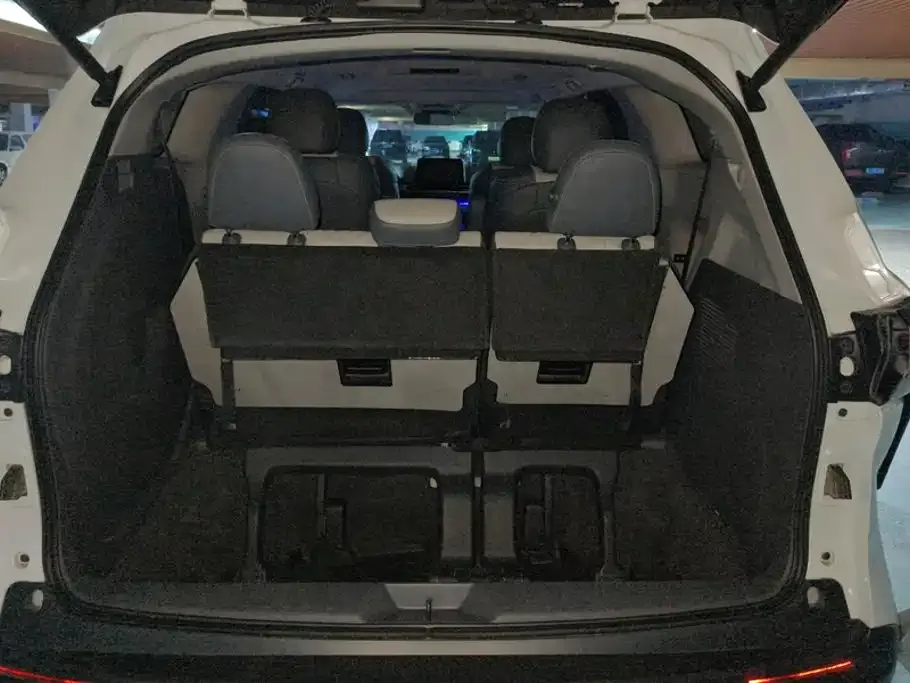 Toyota Granvia — фото 9