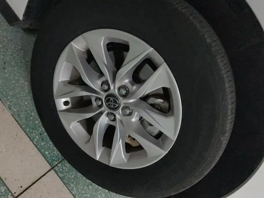 Toyota Granvia — фото 2