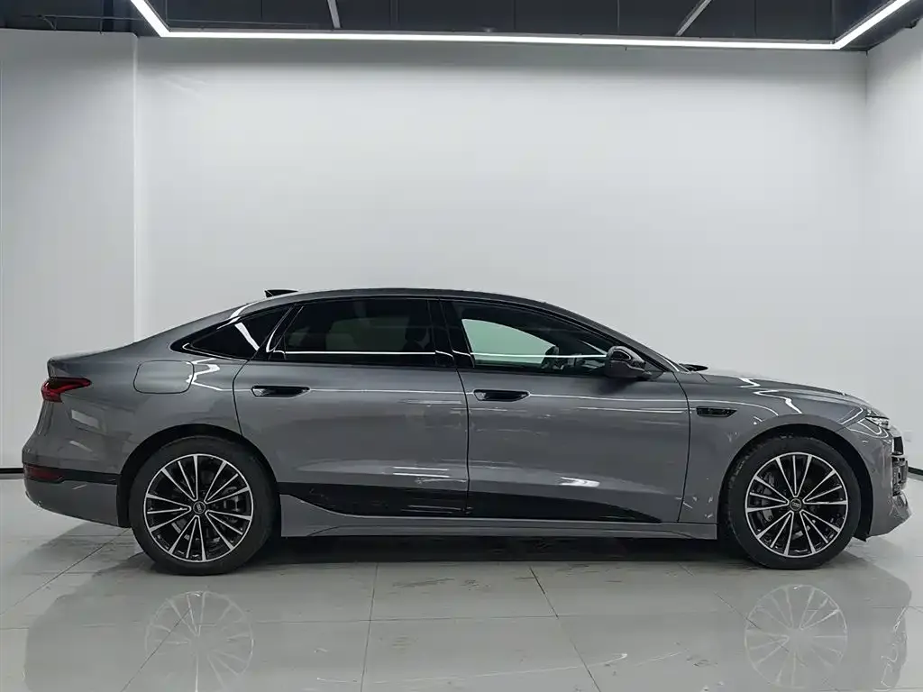 Audi A6L e-tron — фото 9