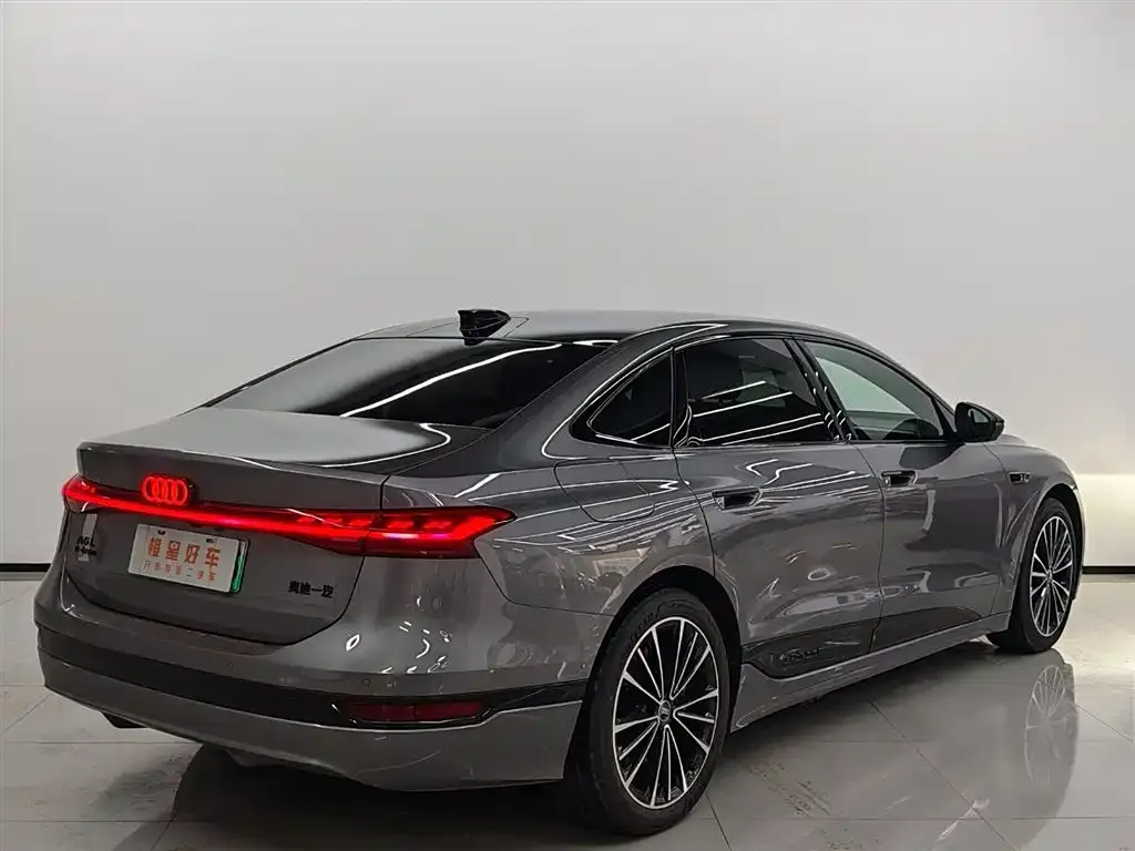 Audi A6L e-tron — фото 8