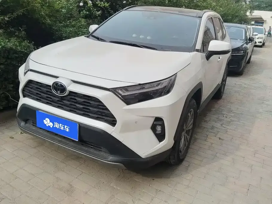 Toyota RAV4 — фото 1
