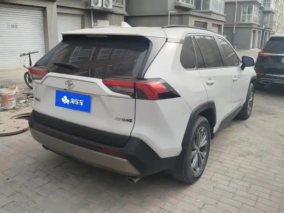 Toyota RAV4 — фото 7