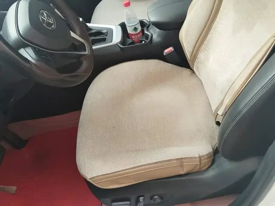 Toyota RAV4 — фото 10