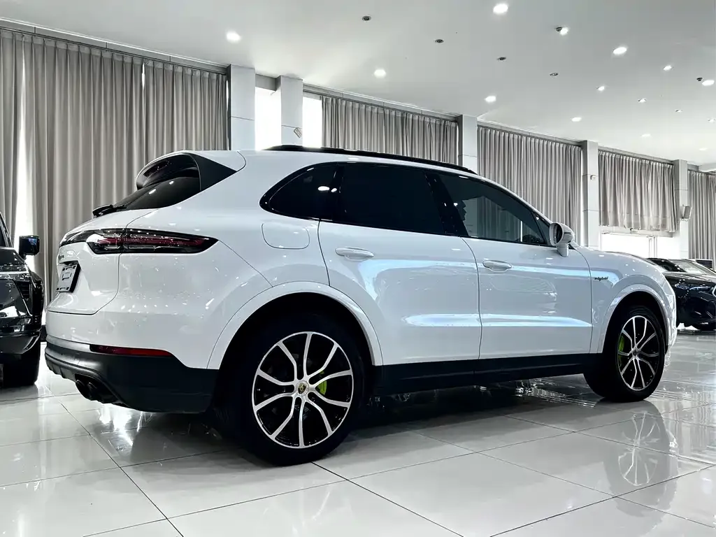 Porsche Cayenne Hybrid — фото 10