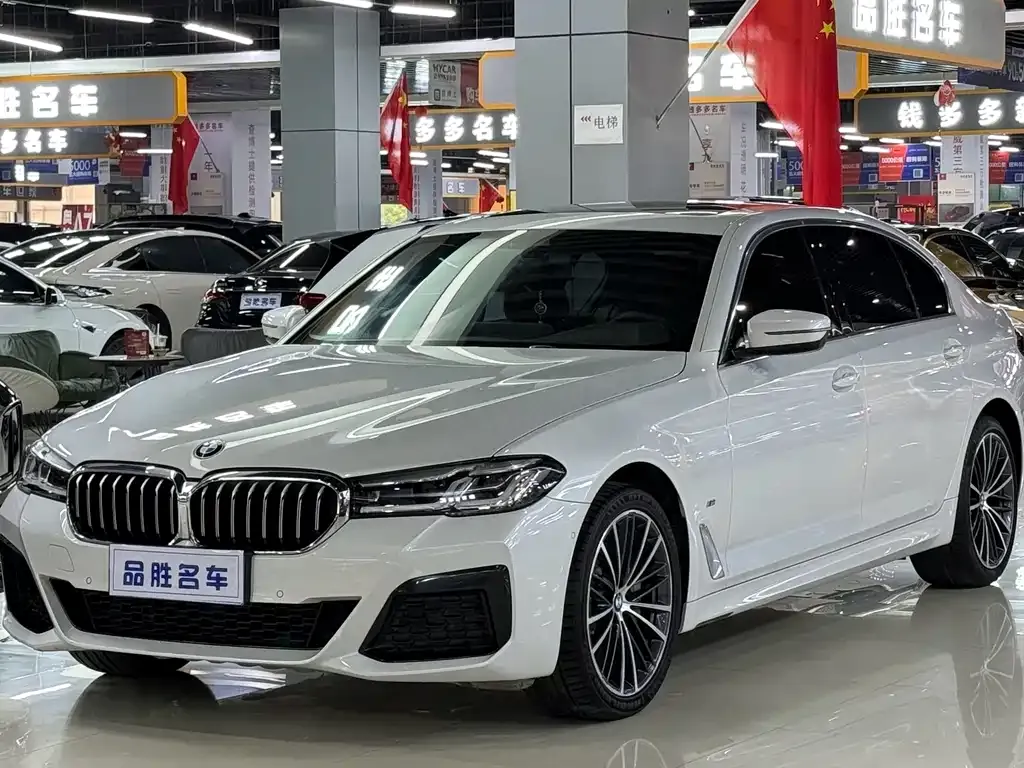 BMW 5 Series — фото 1