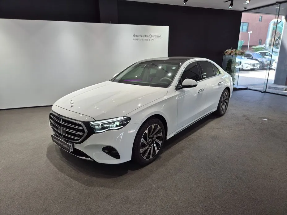 Mercedes-Benz E-Class — фото 1