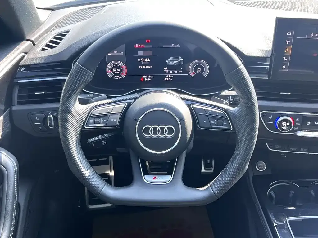 Audi A4L — фото 2