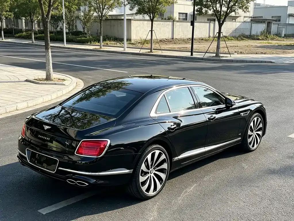 Bentley Flying Spur — фото 9
