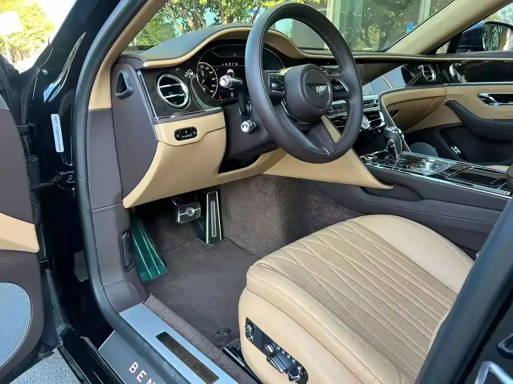 Bentley Flying Spur — фото 4