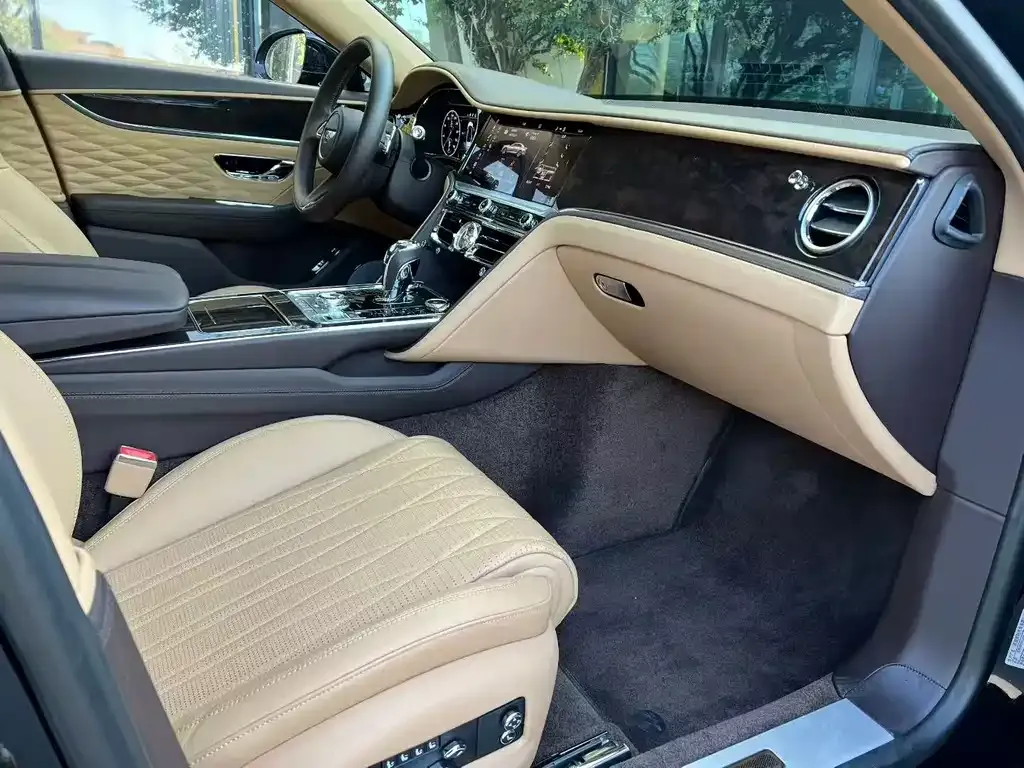 Bentley Flying Spur — фото 8