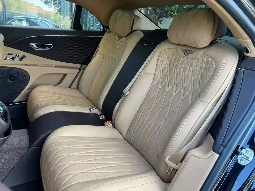 Bentley Flying Spur — фото 3