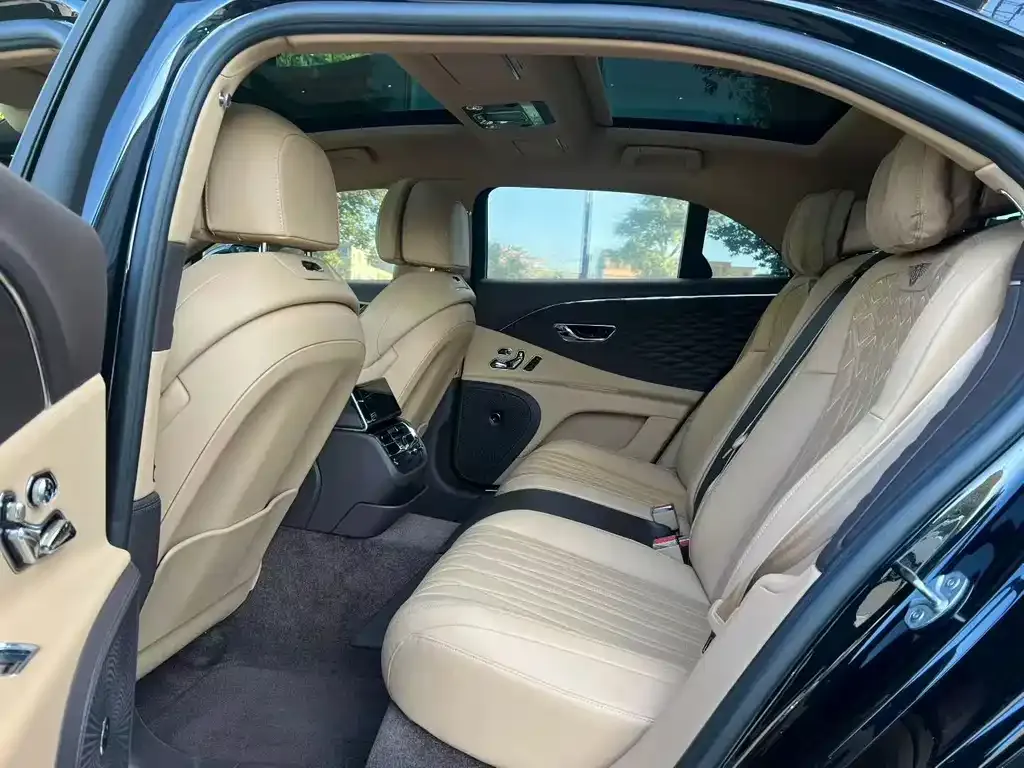 Bentley Flying Spur — фото 2