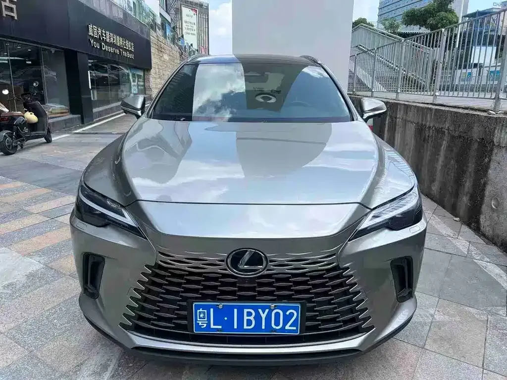 Lexus RX — фото 1