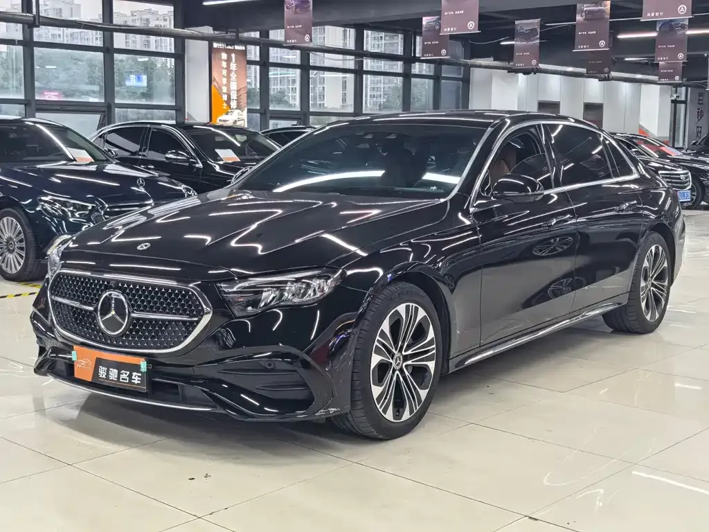 Mercedes-Benz E-Class — фото 1