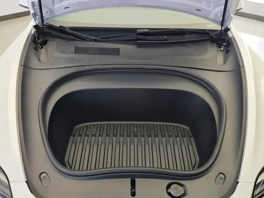Tesla Model 3 — фото 10